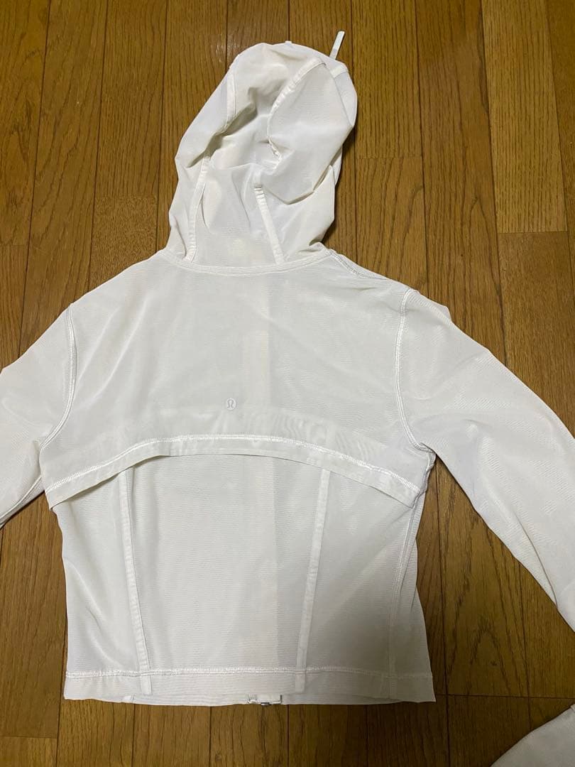 lululemon パーカー Define フード付きメッシュジャケット　白