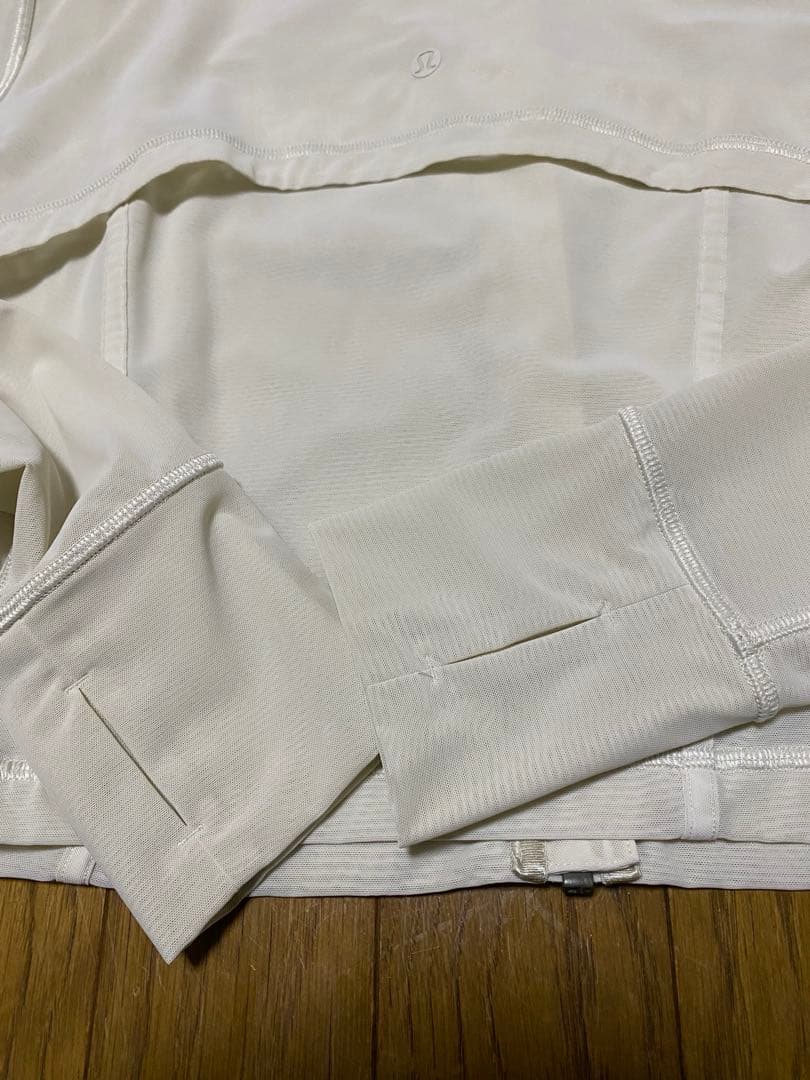 lululemon パーカー Define フード付きメッシュジャケット　白