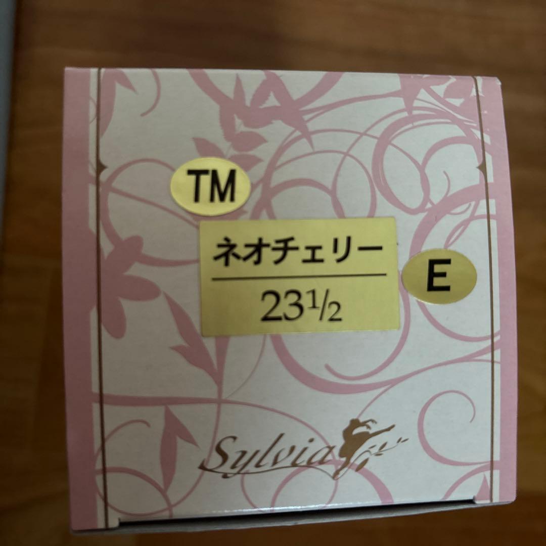 受注生産【新品シルビア】ネオチェリー 23½ E 広幅★トウマジック加工