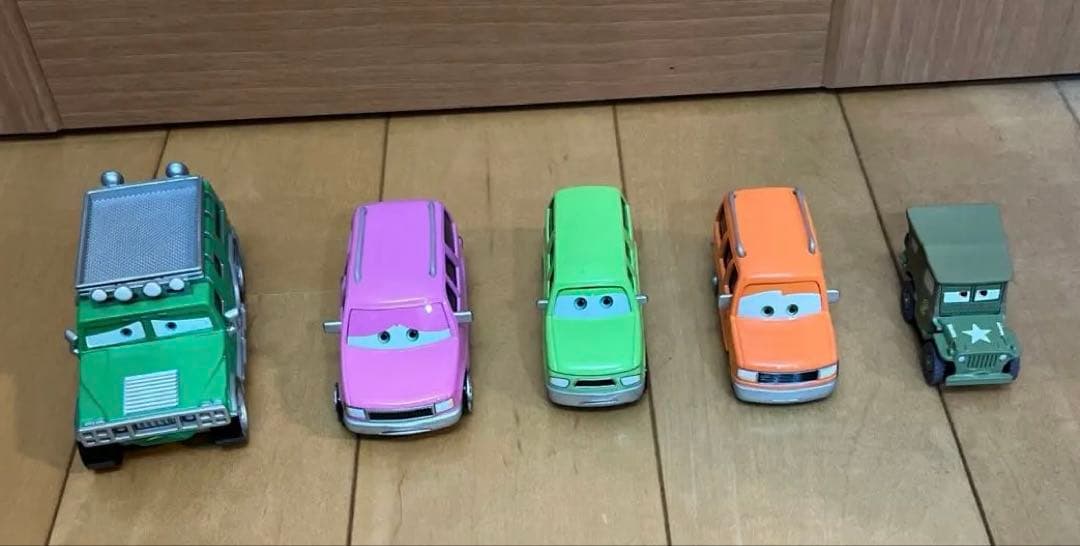 マテル　カーズ　サージのブートキャンプのサージ軍曹とSUV車の5台セット