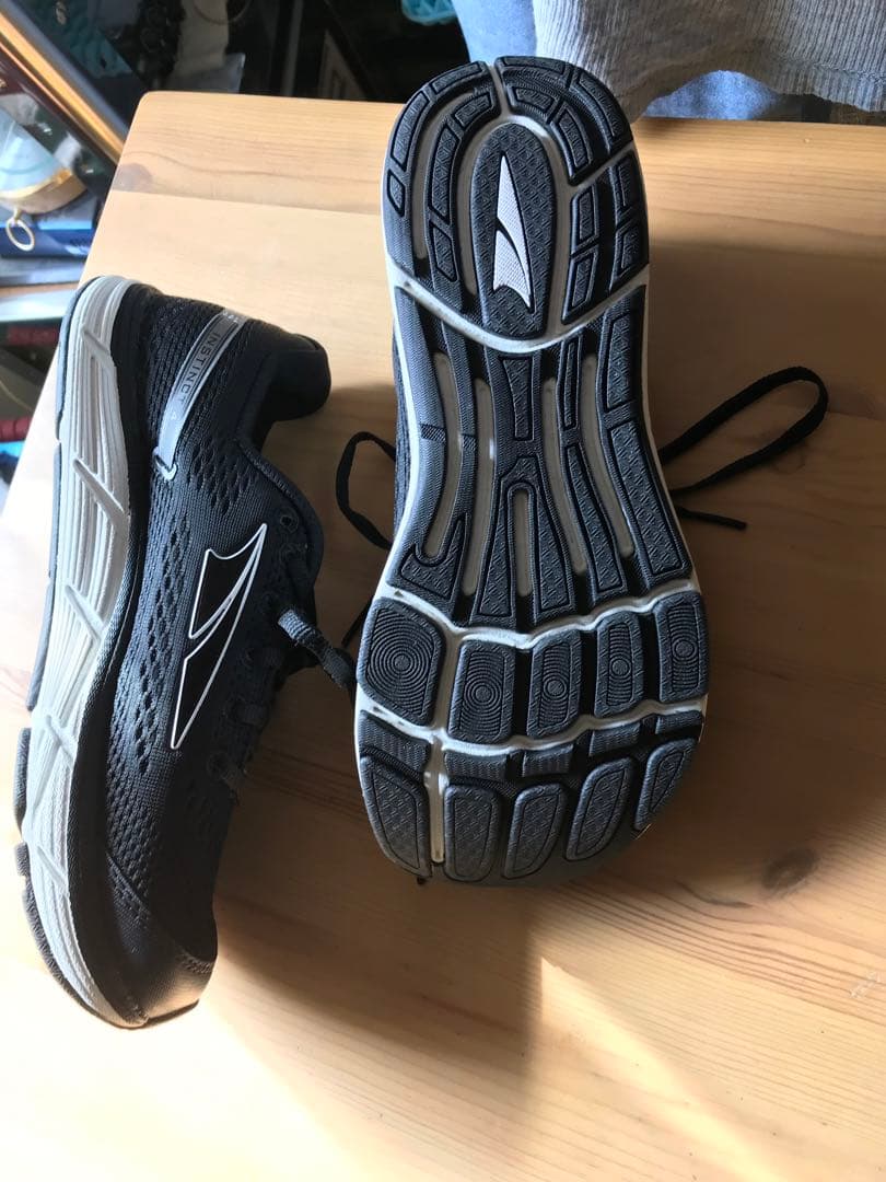 未使用　良品　altra instinct 4 メンズ25.0cm us7