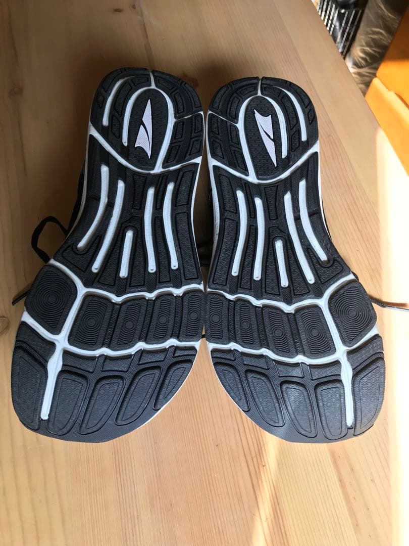 未使用　良品　altra instinct 4 メンズ25.0cm us7