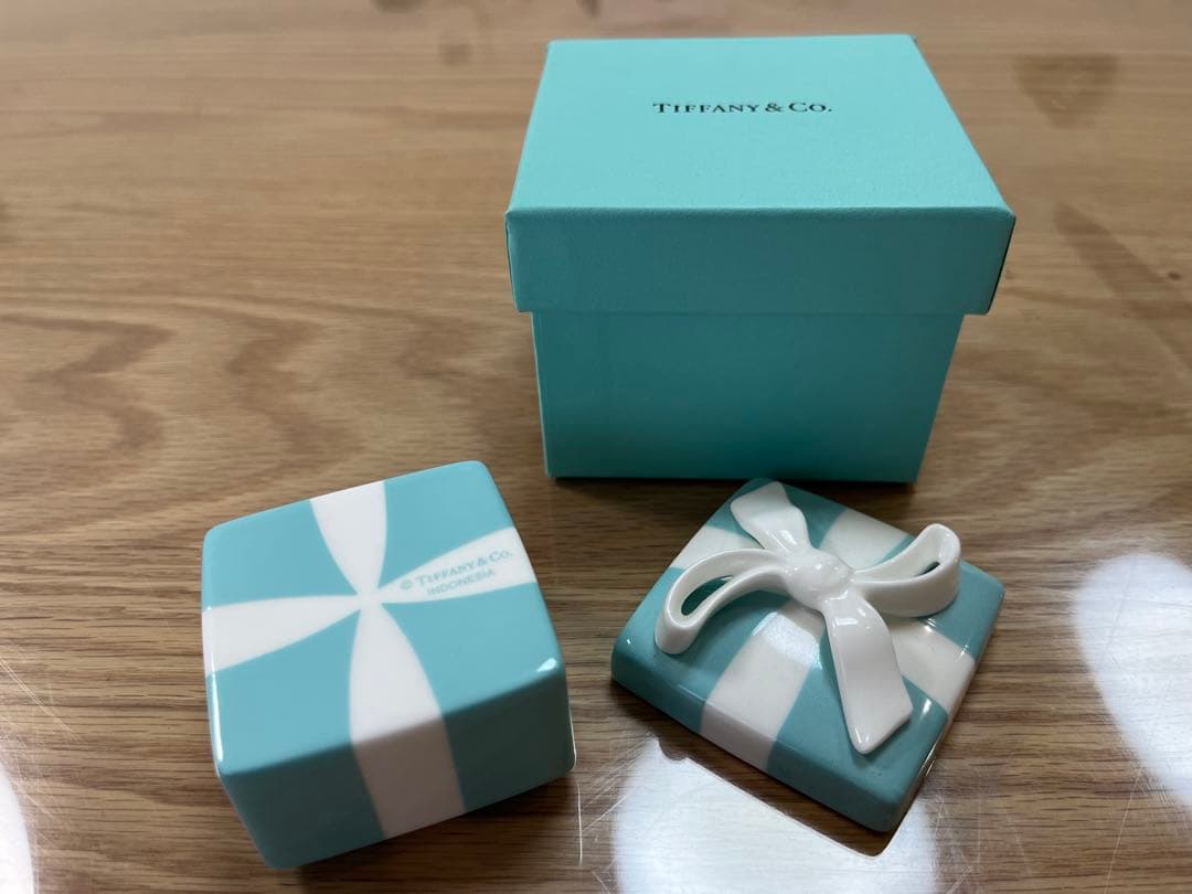 <新品•未使用>[Tiffany & Co.]ギフトボックス型アクセサリーケース
