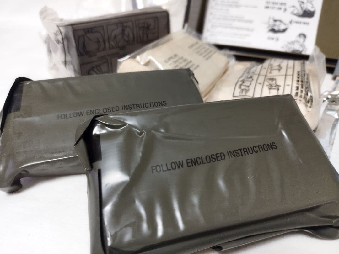 (5229)US．ファーストエイドキット米軍実物放出品　未使用