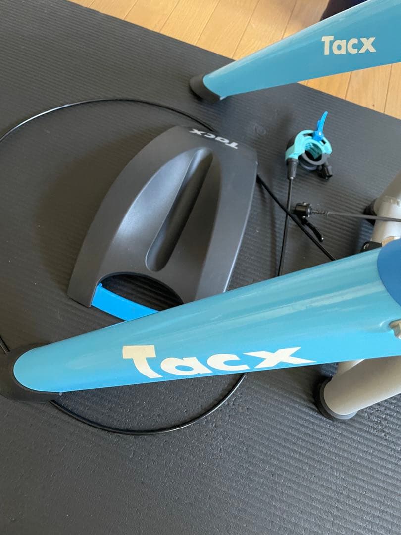 TACX 『Satori Smart』　ローラー台　ライトブルー