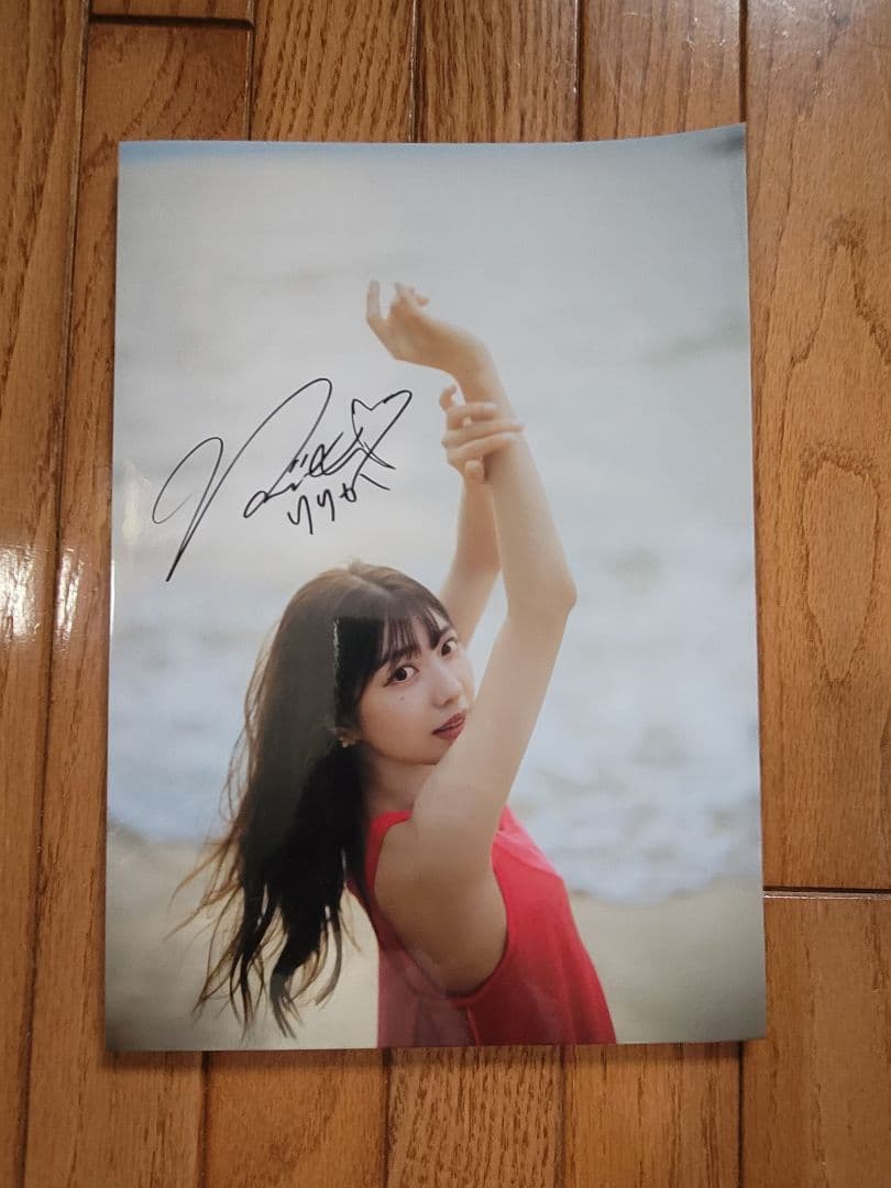 4ヶ月連続ソロ写真集発売記念パネル(小玉梨々華)