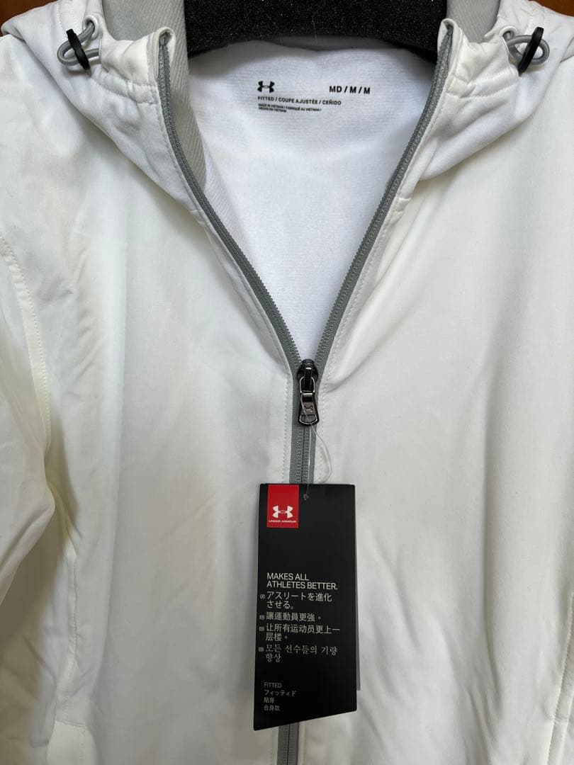 UNDER ARMOUR フード付きホワイトジャケット