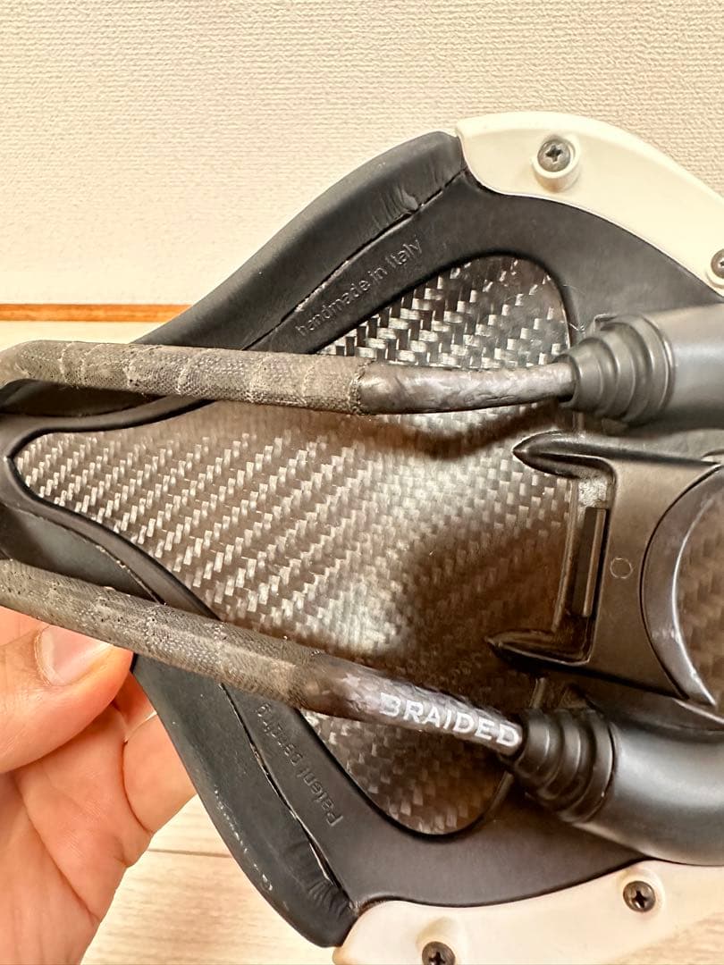 Fizik Aliante R1 Carbon サドル 143mm