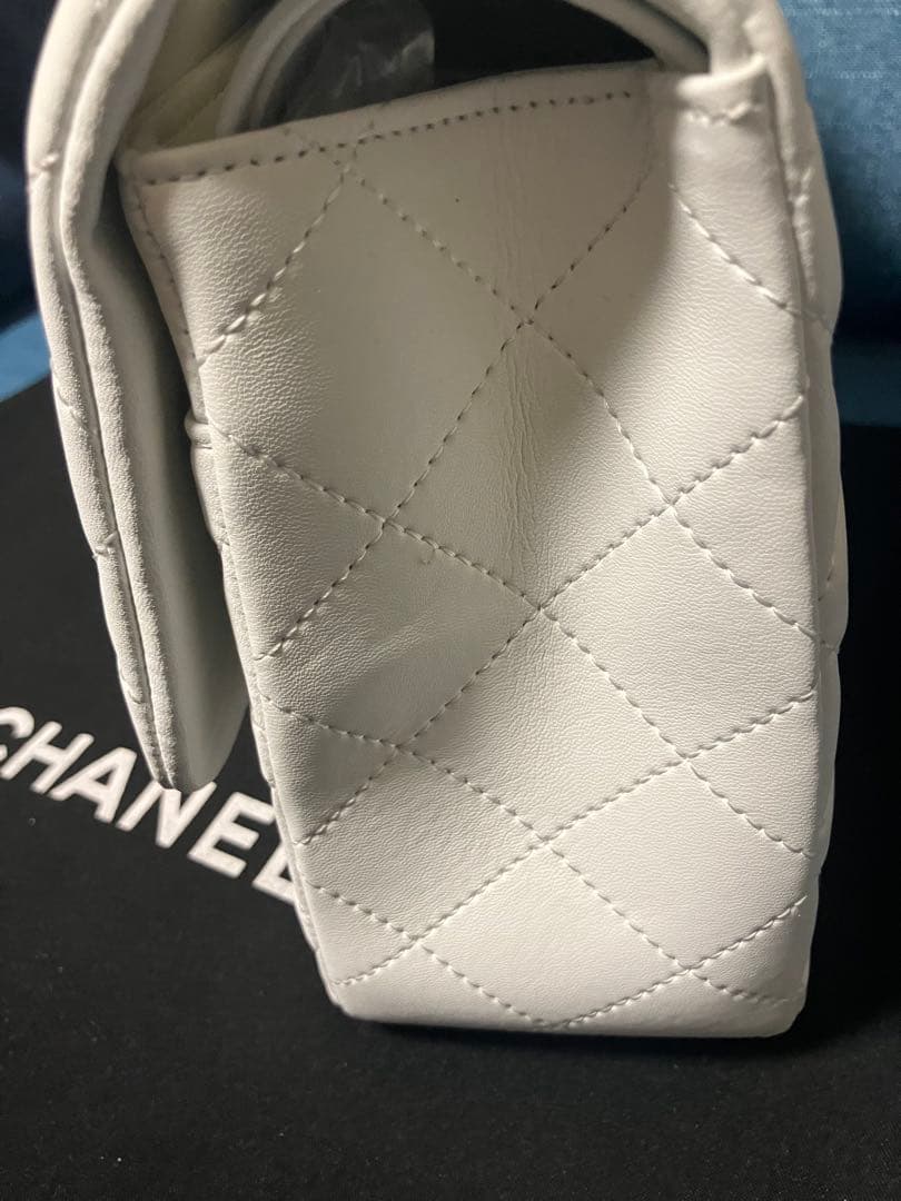 １点　CHANEL デカ　マトラッセ　ホワイト　ゴールド　ノベルティ　ショルダー