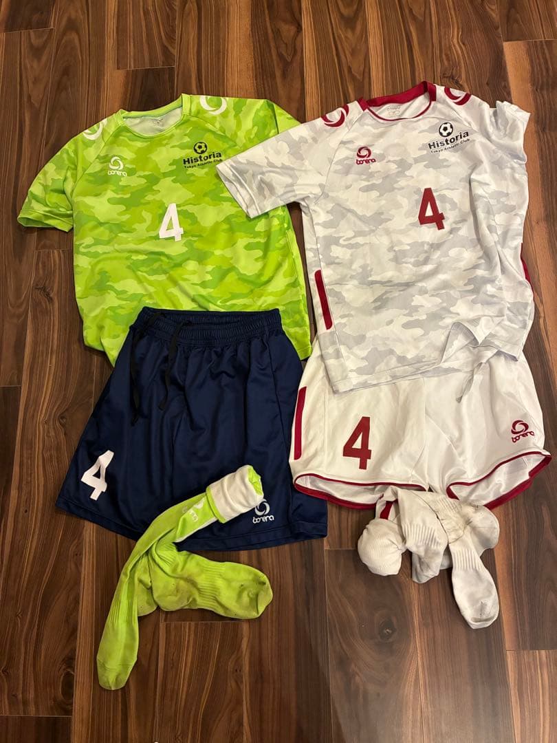 練習用などに！ アマチュアサッカーチームのユニフォームセット。