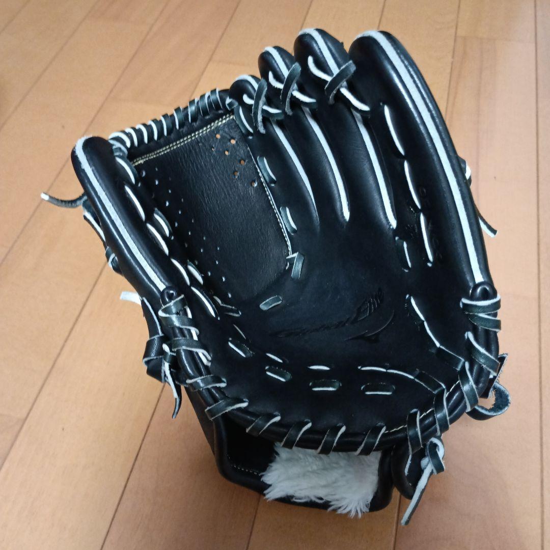 Global Elite 軟式グローブ 黒/白 ストライプ　限定モデル！！