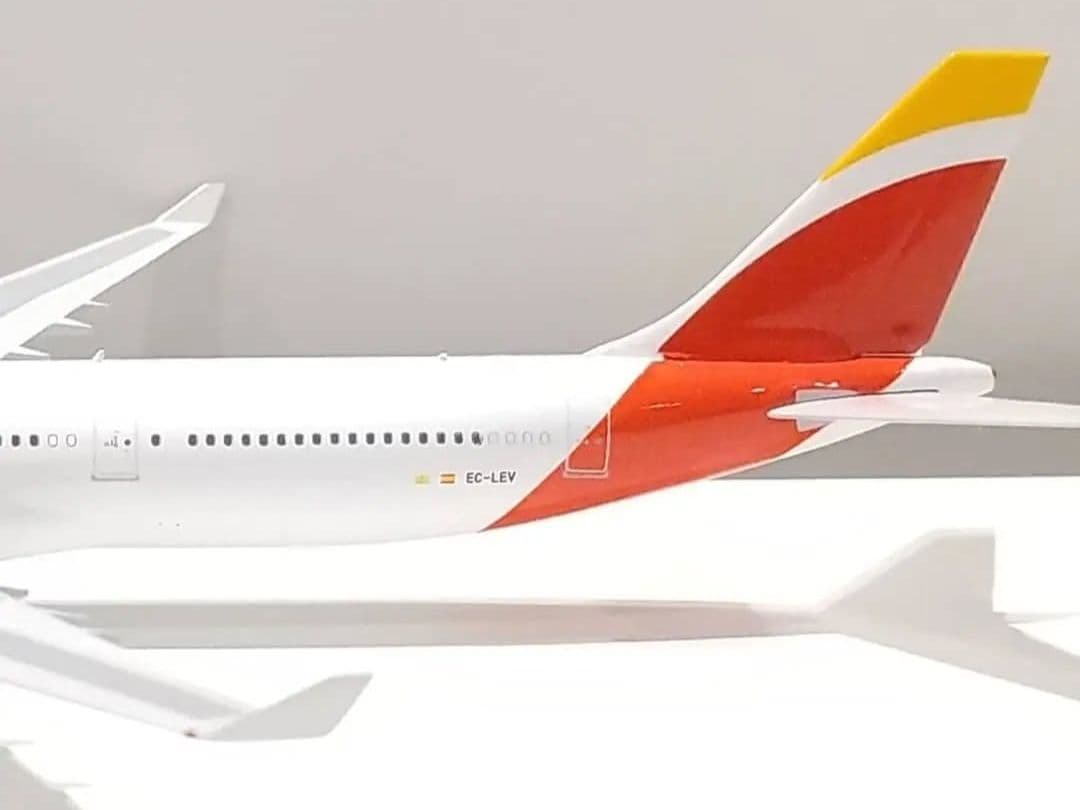 航空機・ヘリコプター Iberia Airbus A340-600 1/400