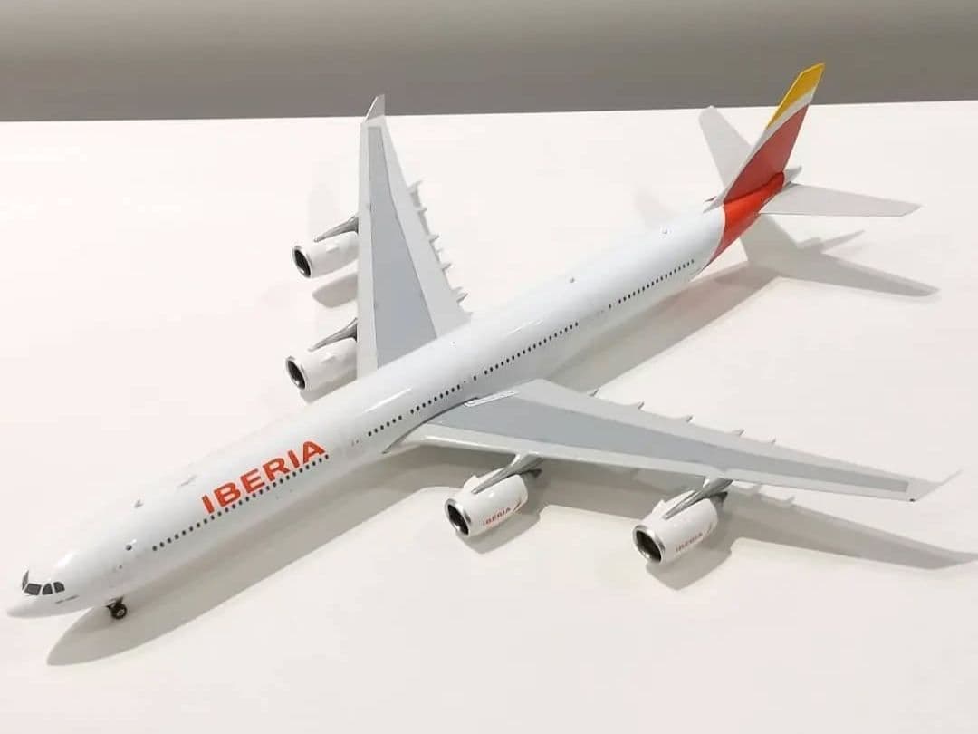航空機・ヘリコプター Iberia Airbus A340-600 1/400