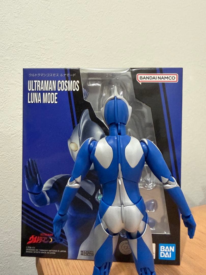 Shフィギュアーツウルトラマンコスモス