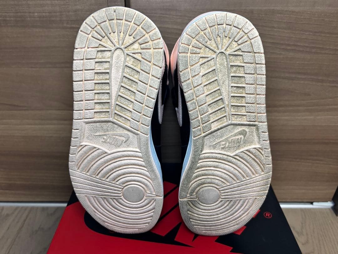 ナイキ Air Jordan 1 Retro High Crimson Tint