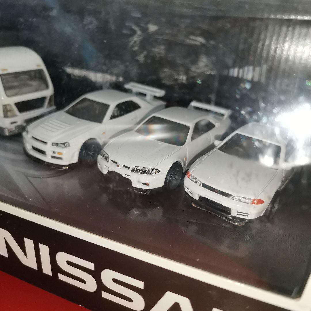 スカイライン　プレミアム　コレクターズ　ジェネレーションズ　白色　GT-R