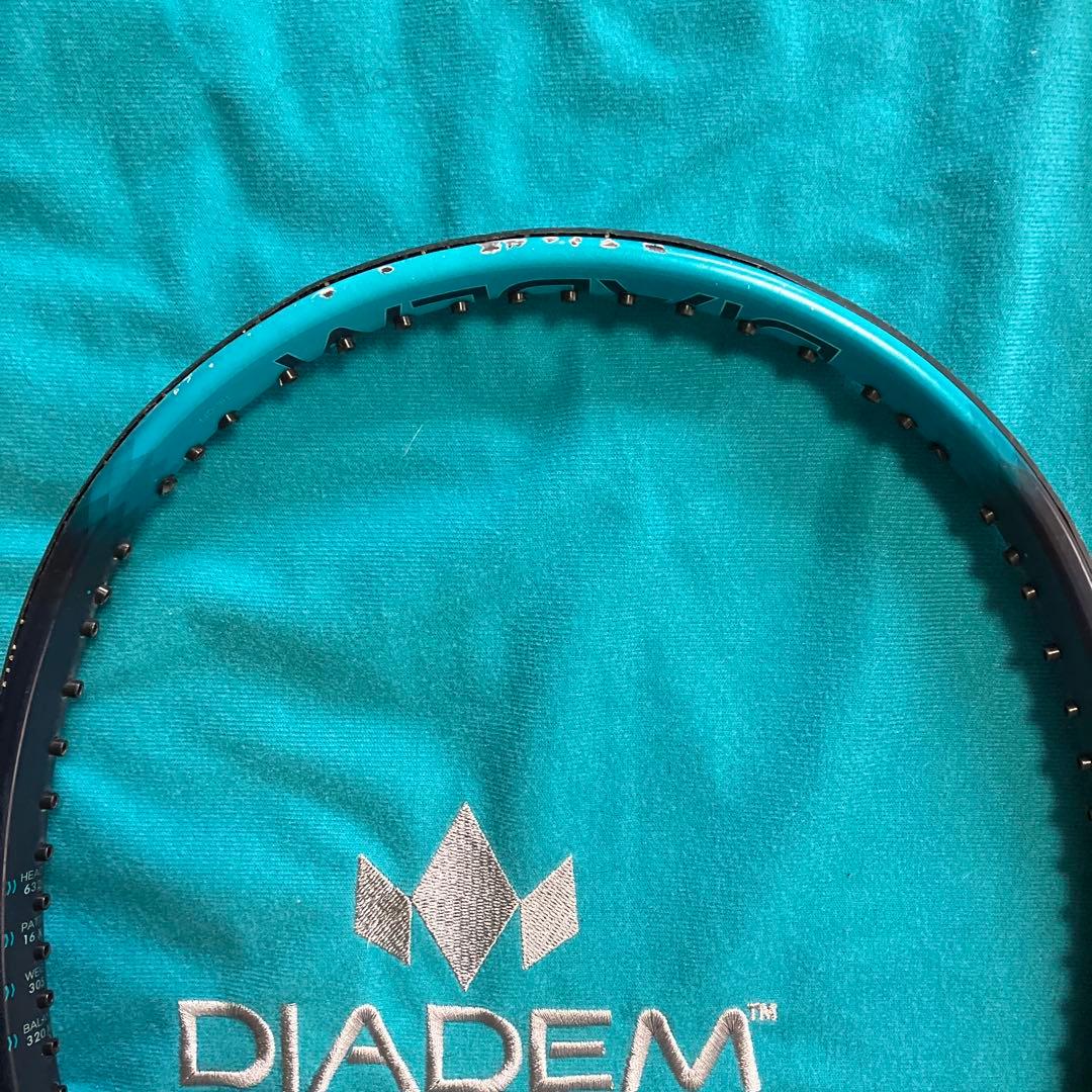 DIADEM ELEVATE 98テニスラケット２本とケース1枚付ガット貼り付き