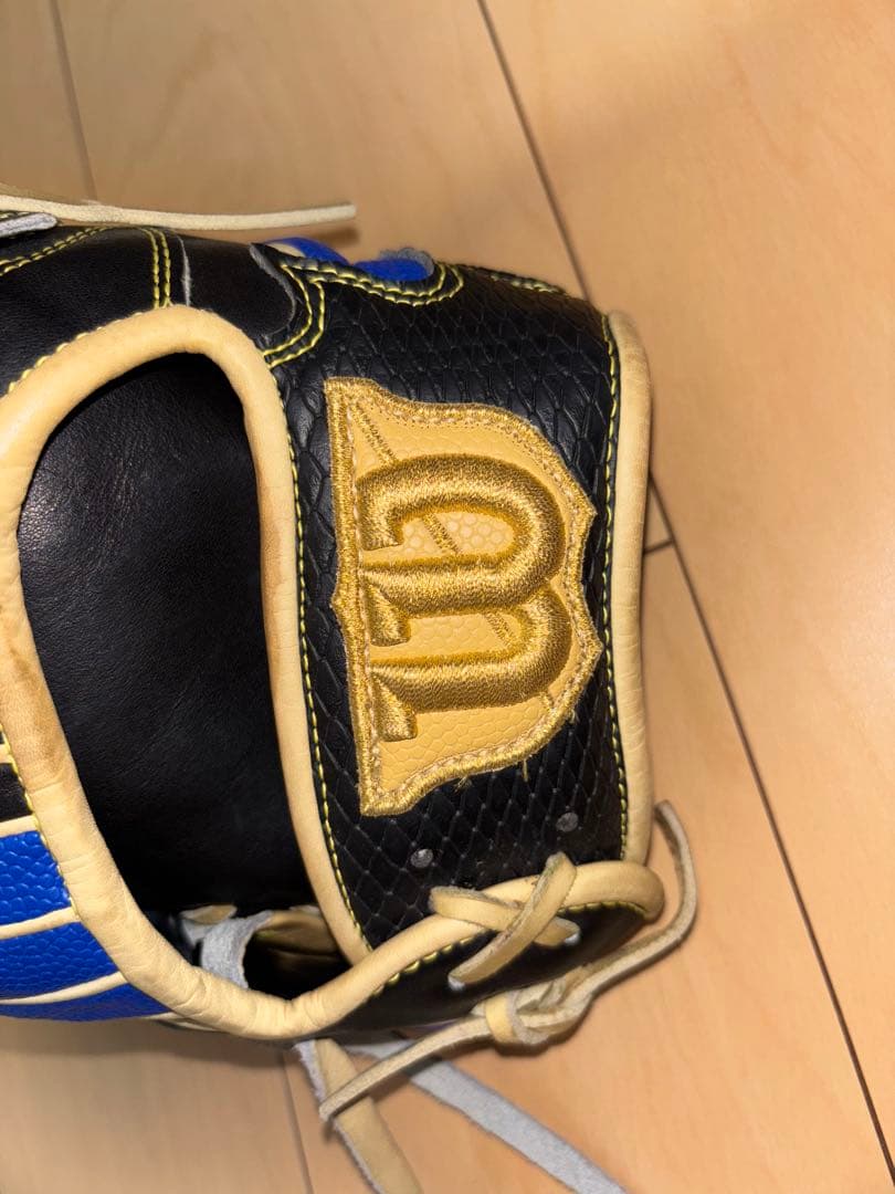 Wilson 軟式オーダーグローブ 黒 青 ストライプ