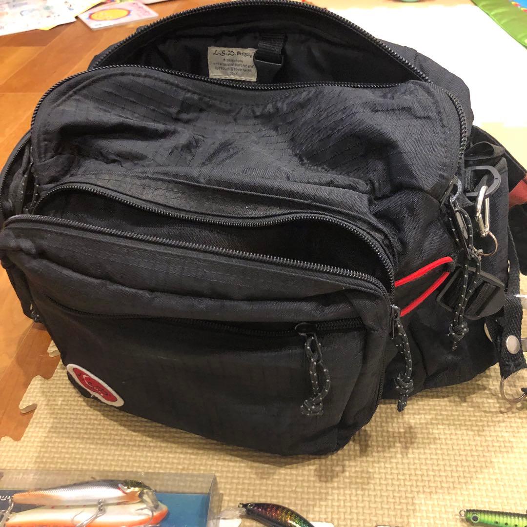 【まとめ売り】シーバスルアー93個　専用バッグ　フィッシュグリップ　ワームケース
