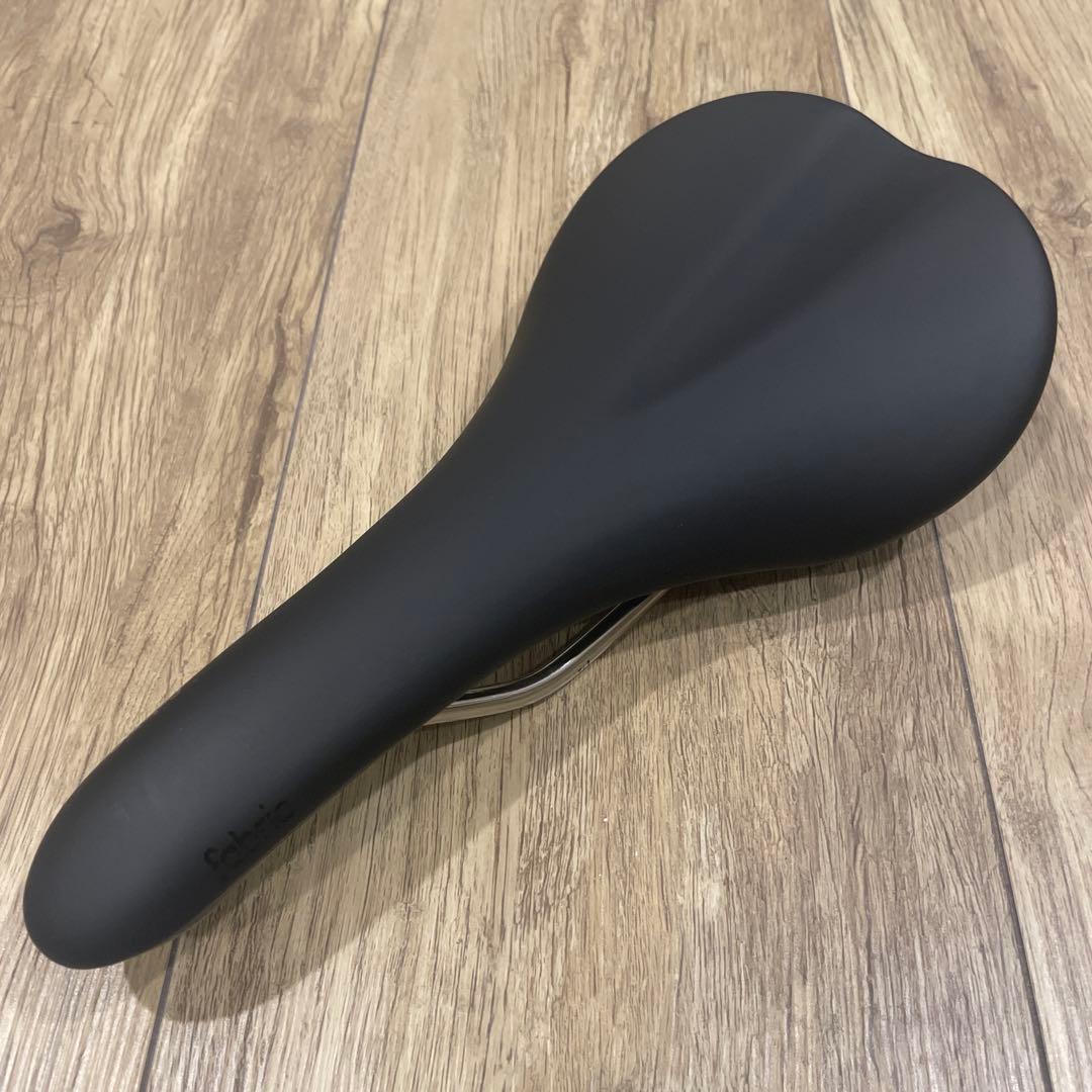 Fabric SCOOP RACE SHALLOW サドル チタン142mm