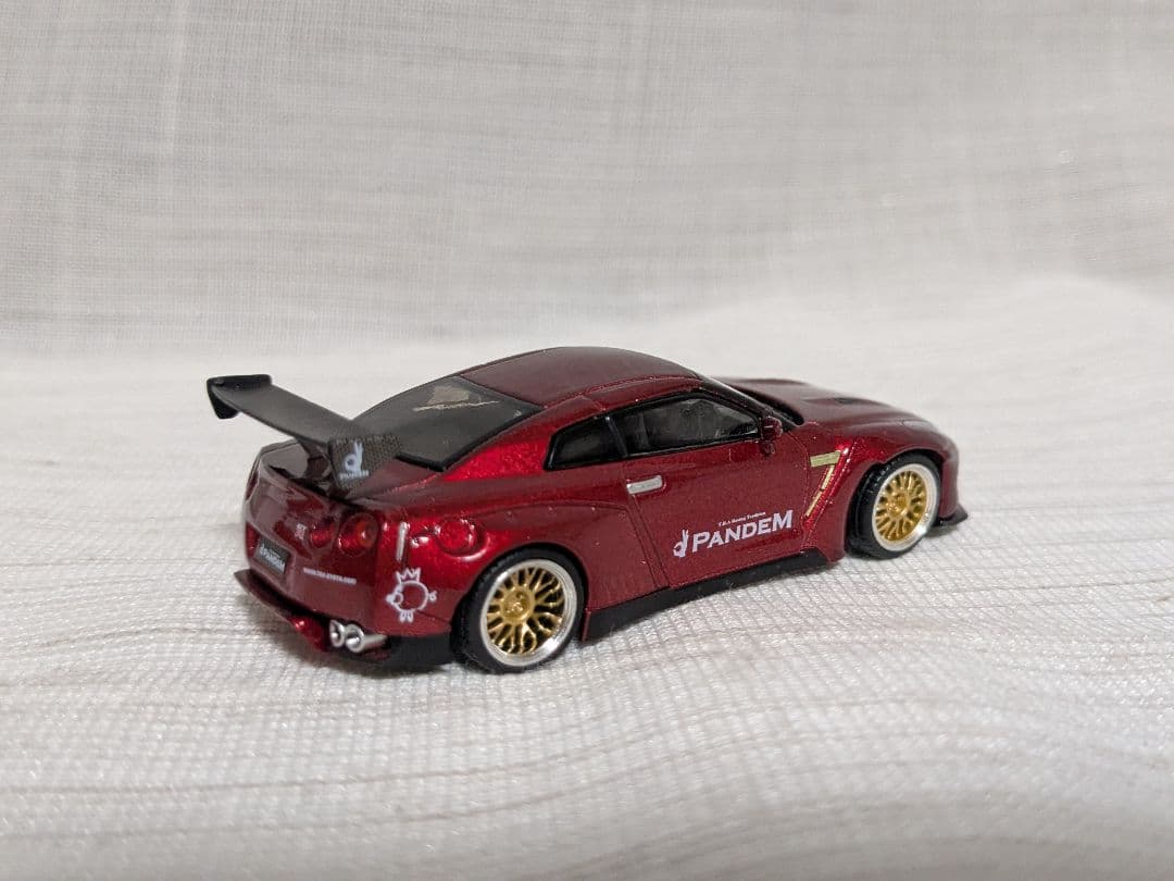 miniGT 日産　GT-R PANDEM Lava Red