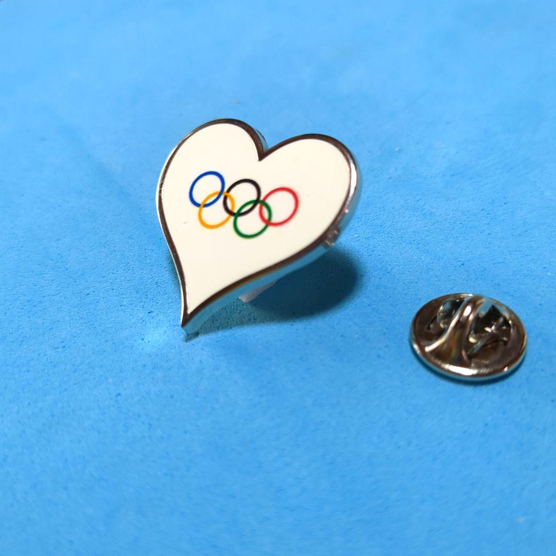 東京オリンピック　IOCのピンバッジ？