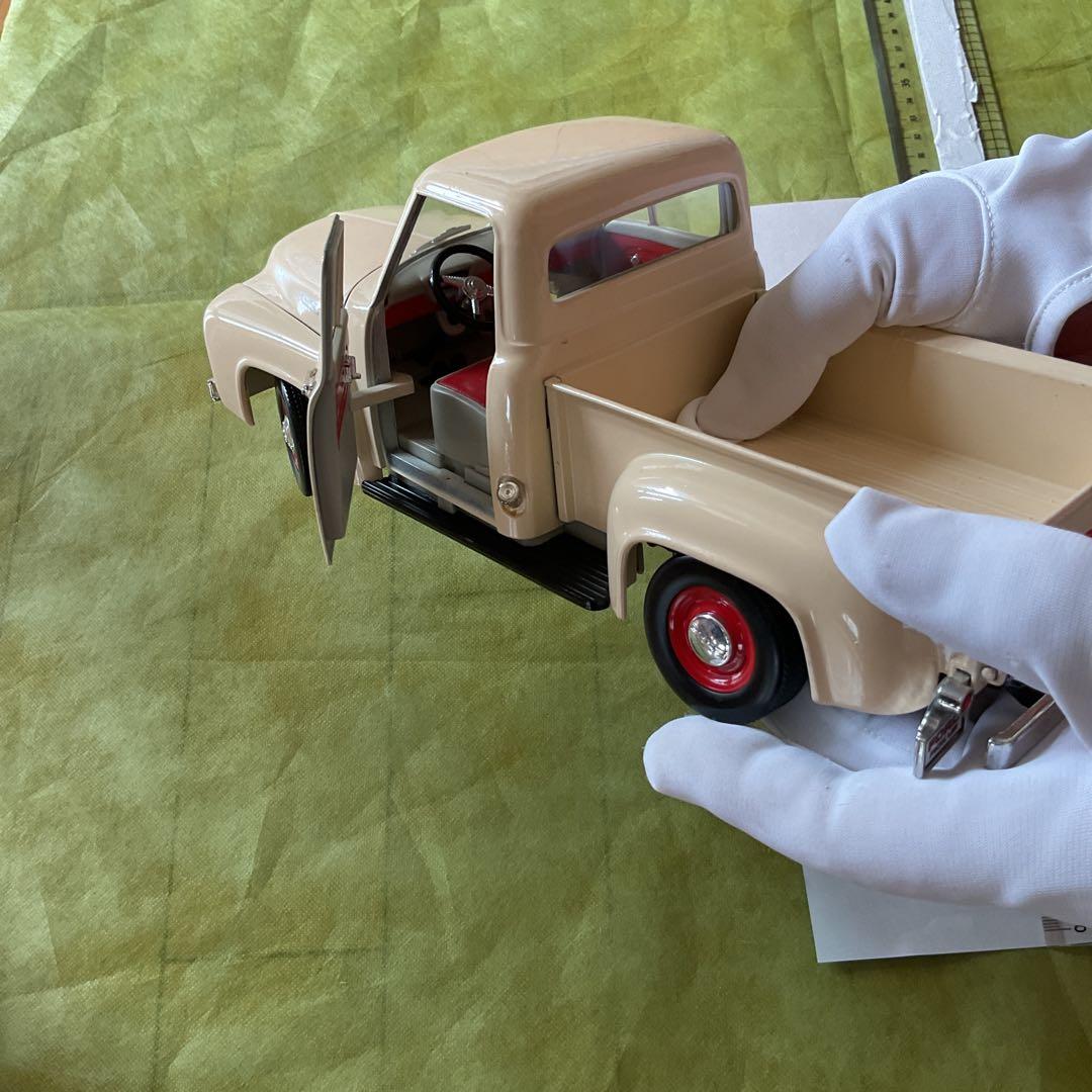 1963年モデル クリーム色ミニカー