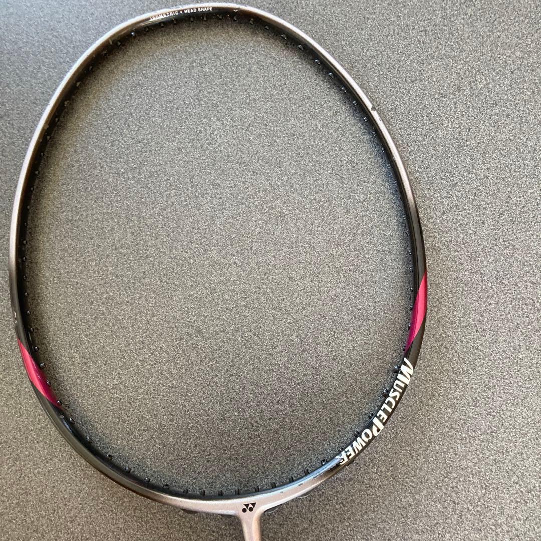 バドミントンラケット YONEX