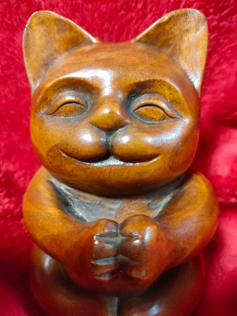 猫、木彫りの置物 (=^・^=)癒やしの微笑み！