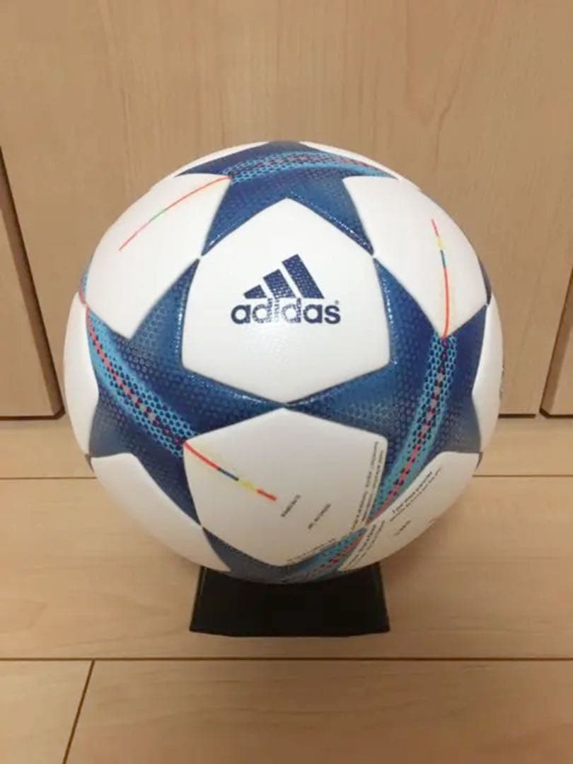 2015 フィナーレ  サッカーボールアディダス　FINAL 公式球　５号球