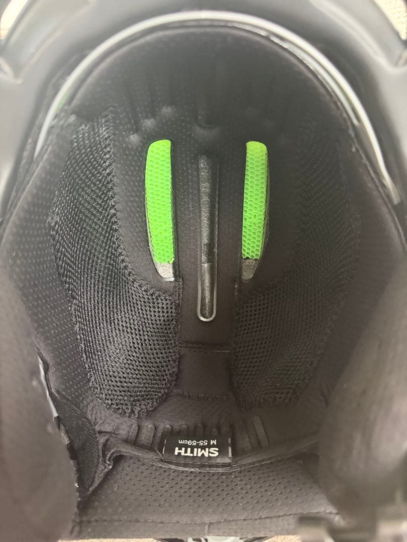 SMITH マットブラック ヘルメット 通気孔付き