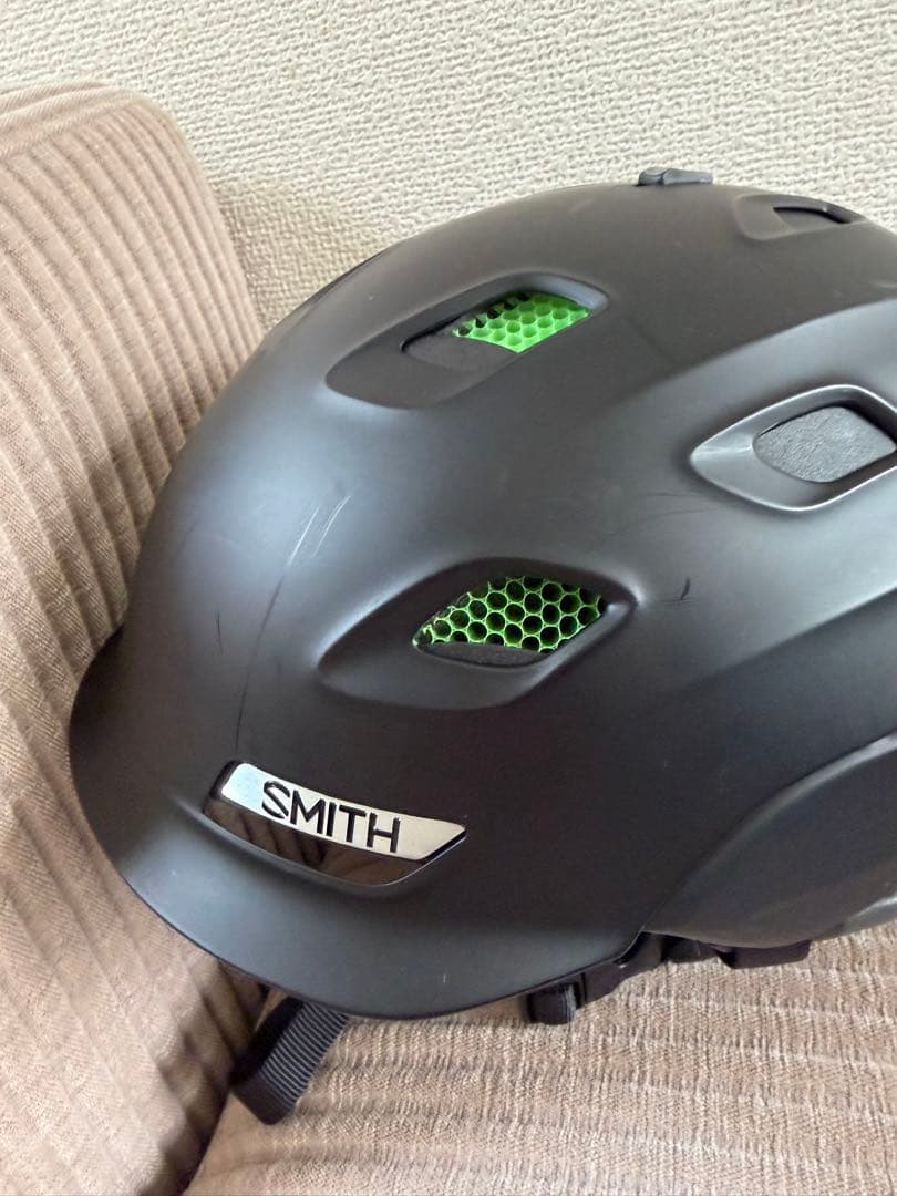 SMITH マットブラック ヘルメット 通気孔付き