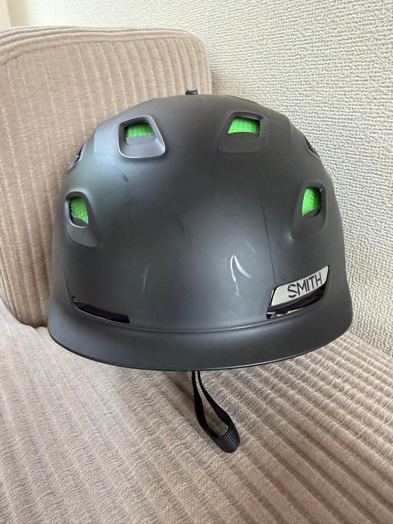 SMITH マットブラック ヘルメット 通気孔付き