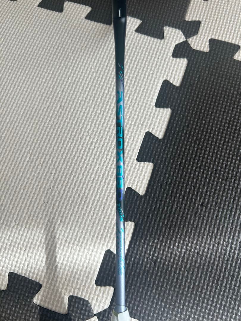 超美品　YONEX アストロクス88d ツアー 4UG6