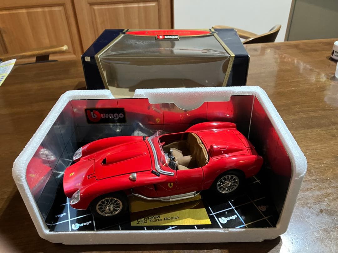 burago Ferrari テストロッサ 250 1/18 特別コレクション