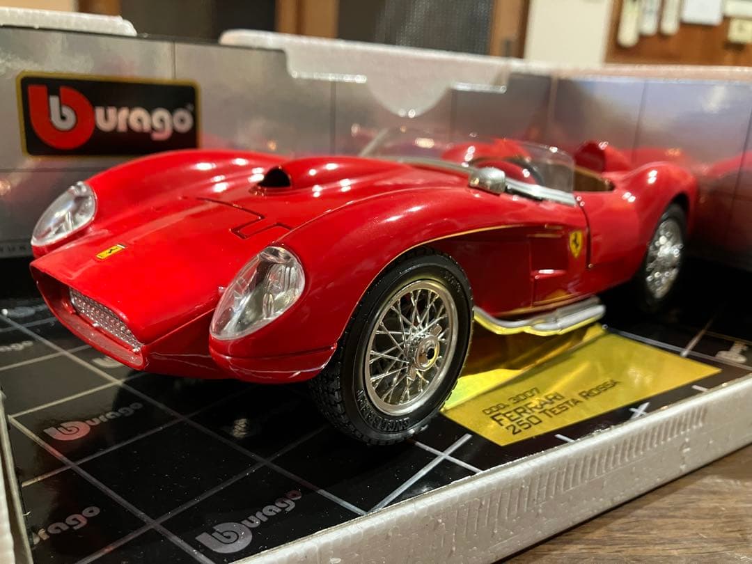 burago Ferrari テストロッサ 250 1/18 特別コレクション