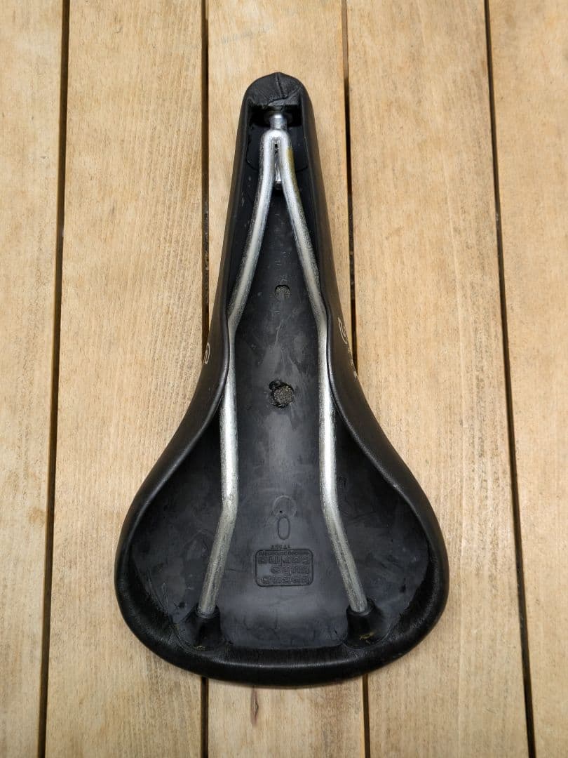 ３Ｔ／革張りシームレスサドル