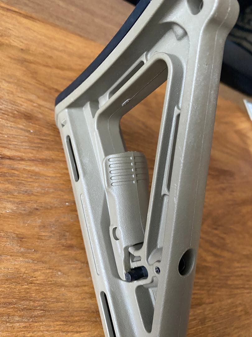 MAGPUL PTS MOE 実物　ストック　TANカラー　+チークライザー付き