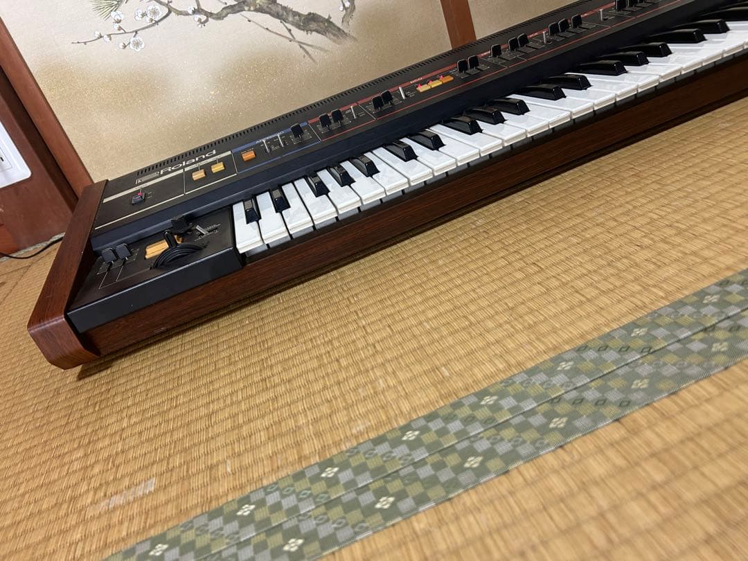 ローランド JUNO-6 シンセサイザー