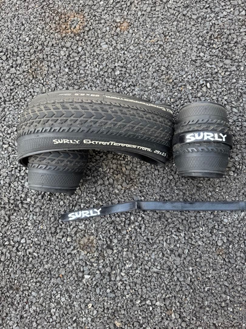SURLY EXTRA TERRESTRIAL 29 x 2.5 タイヤ