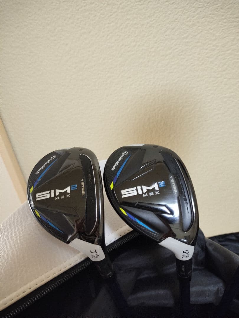 TaylorMade SIM2 ドライバー、ユーティリティ& アイアン小物セット