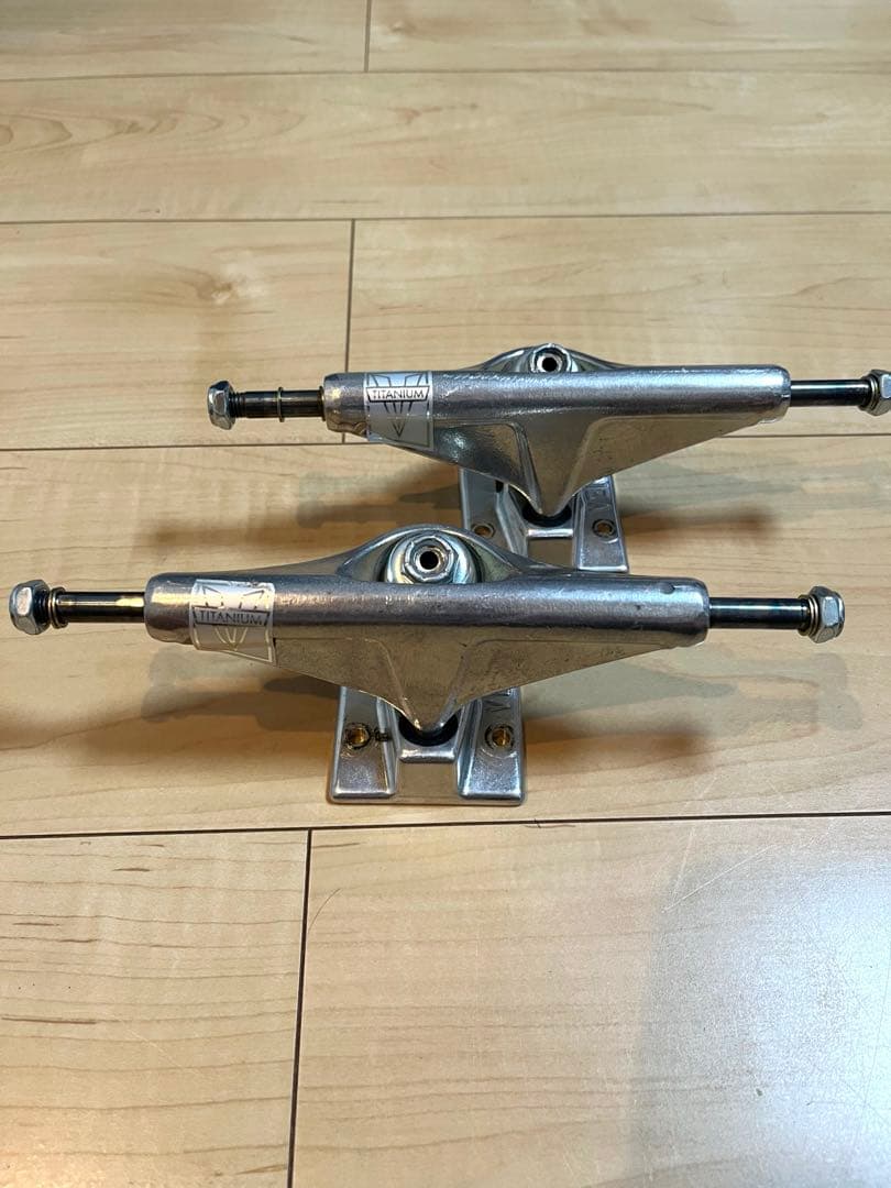 【超美品】VENTURE TRUCK V-TITANIUMS 5.2 HI