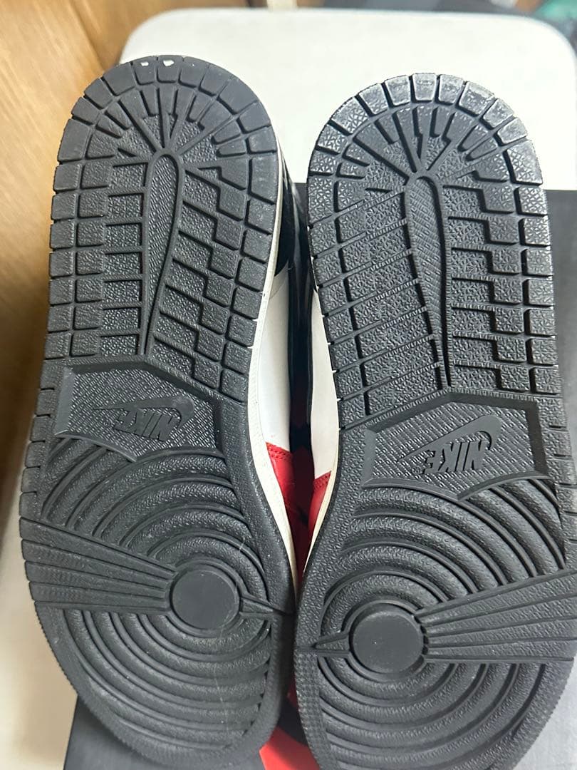 NIKE Air Jordan 1 赤白