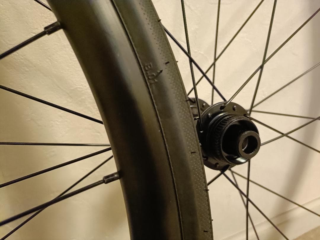 Bontrager Paradigm 700C TLR チューブレス対応＋おまけ