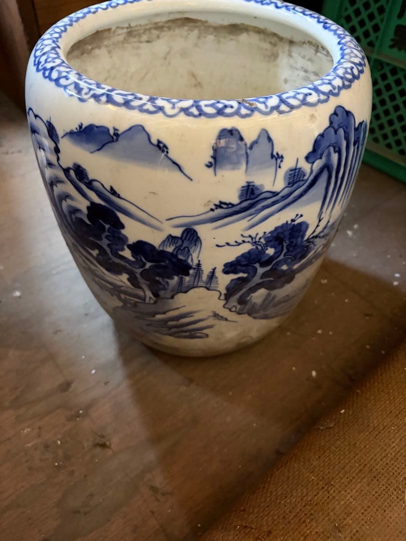 青白磁の風景画花瓶