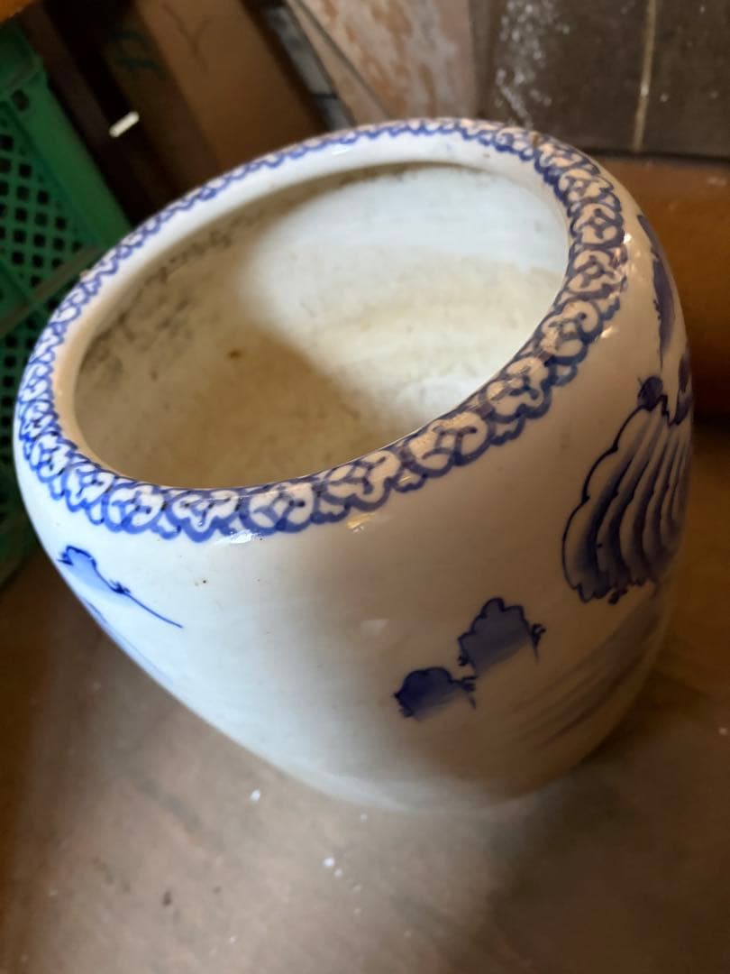 青白磁の風景画花瓶