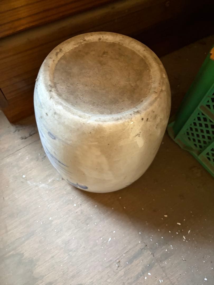 青白磁の風景画花瓶