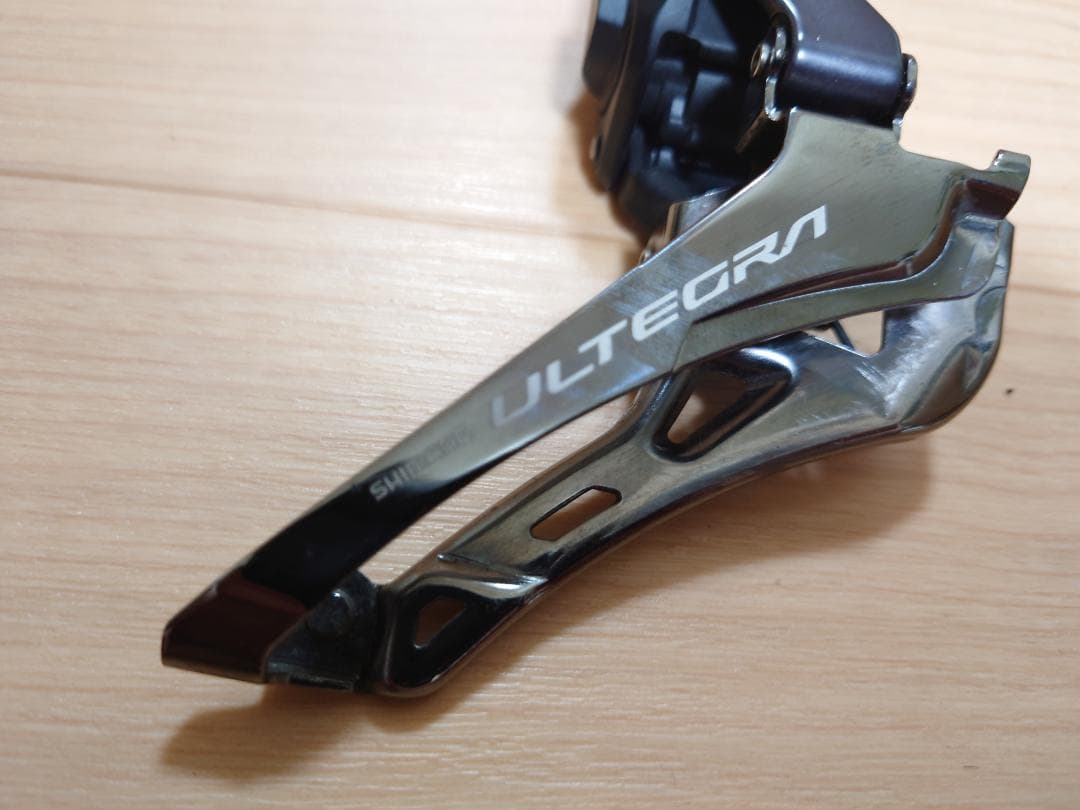 Shimano Ultegra FD-8150フロントディレイラープラグカバー付