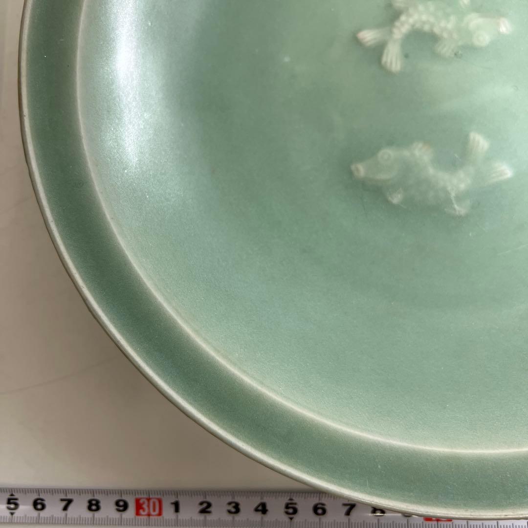 中国明時代　竜泉窯　魚文大皿　直径約25㎝　東Y8-0408☆2Fトヒルウ