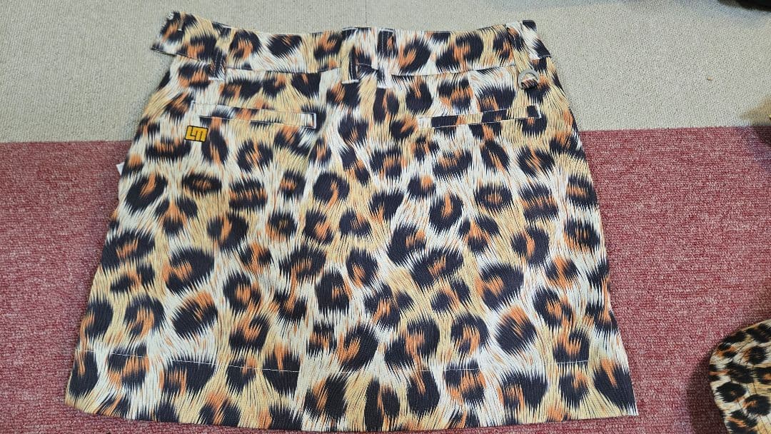 Loudmouth ヒョウ柄 ゴルフスカート バイザーのおまけつき